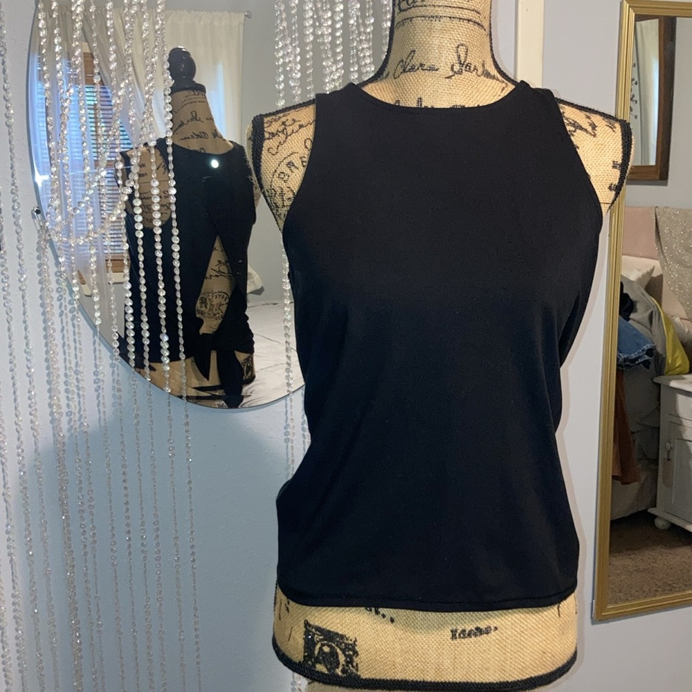 Yogalicious Split Tie Back Tank Top in Black